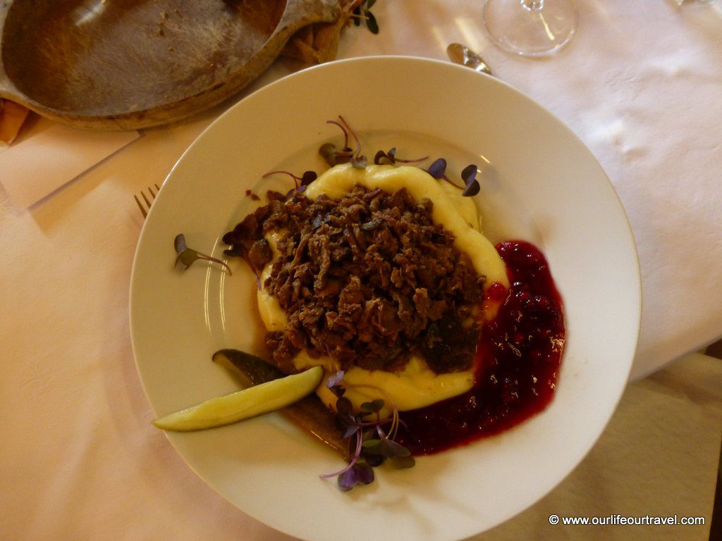 wedding finnish lapland urho kekkoken national park reindeer food
