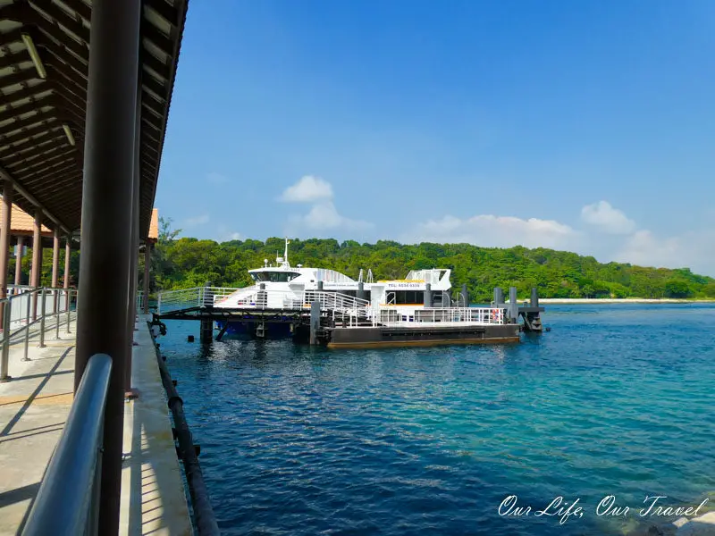 The ferry and the port of Kusu Island