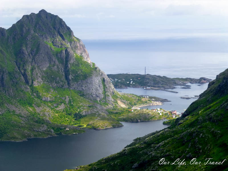 Pazar kilátás a fjordokra. Utazás a Lofoten-szigeteken
