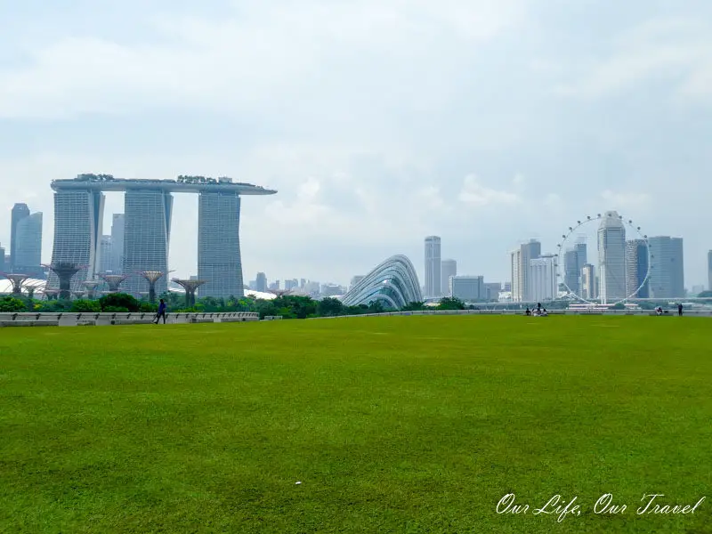 The green for of the Marina Barrage is perfect for Kite flying or picnic